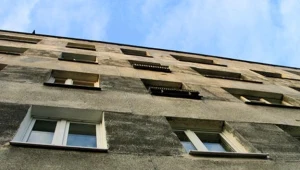 11-miesięczne dziecko spadło z balkonu trzeciego piętra