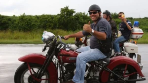 Motocykliści na jubileuszowym zlocie