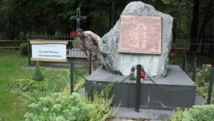 Zbigniew Koczwara przy tablicy, którą 2 tygodnie później ktoś usunął