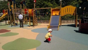 Przez te kolory nie mamy placów zabaw