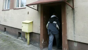 Torbę z noworodkiem znalazł jeden z mieszkańców bloku/fot. Michał Szalast