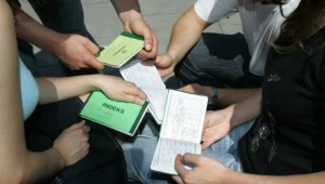 Uczelnie niechętnie pozbywają się papierowych indeksów/fot. Piotr Grzybowski