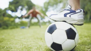 Młodzi ludzie nie mogą korzystać z miejskiego stadionu w Ozorkowie w Łódzkiem