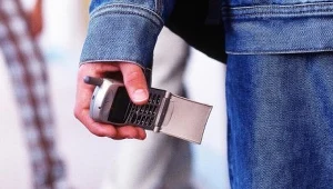 Mężczyzna wysyłał do znanych mu osób SMS-y zaczynające się od słów: "Część, to ja gangster"