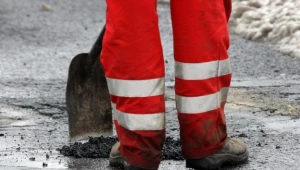 Kierowca wjechał w drogowców, jeden z nich stracił nogę / fot. W. Traczyk