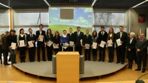 170 uczniów otrzymało stypendia naukowe marszałka województwa.