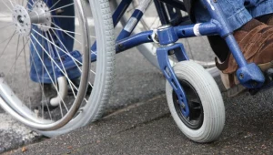 22-latek jeździ na wózku inwalidzkim