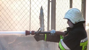 Pożar w hurtowni fajerwerków w Jeleniej Górze