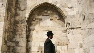 Żydzi z całego świata przybywają na grób cadyka