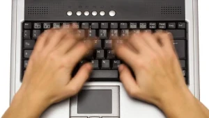 Internetowi oszuści w rękach policji