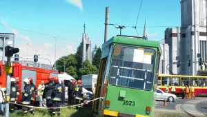 Wagon tramwaju linii 16 wypadł z szyn i uderzył w słup trakcyjny/fot. Grzegorz Michałowski