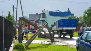 Usuwanie szkód po nawałnicy, jaka przeszła nad powiatem opoczyńskim/fot. G. Michałowski