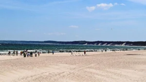 Na razie łebski piasek plażowy odbierają głównie osoby prywatne