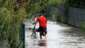 Zalana ulica Sielecka w Sandomierzu /fot. Piotr Polak