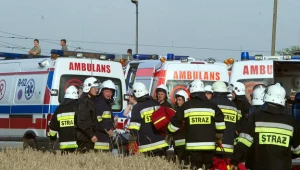 Ratownicy na miejscu katastrofy pociągu relacji Warszawa-Katowice, fot. G. Michałowski