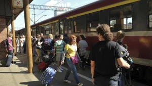 Podróżni muszą liczyć się z utrudnieniami / fot. Adam Warżawa