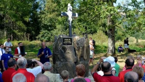 Odsłonięto pomnik poświęcony ofiarom gór i ratownikom niosącym im pomoc / fot. D. Delmanowicz