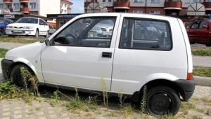 Stare samochody zajmują miejsce na parkingach/fot. Krzysztof Kot