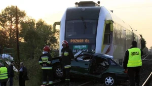 Dwie osoby zginęły w zderzeniu osobowego opla z szynobusem, fot. Lech Muszyński