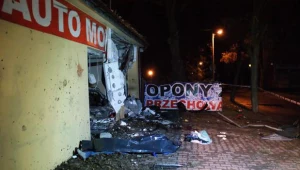 Samochód wjechał w autokomis/fot. KWP w Łodzi