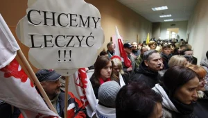 Pikieta związkowców ws. kontraktów NFZ na rehabilitację / fot. Artur Reszko