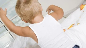 Szczęście w nieszczęściu-dzięki bohaterskiej kobiecie, chłopiec ma jedynie kilka niegroźnych otarć.