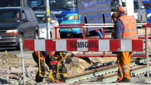 Po dwóch tygodniach nowe tory trzeba rozmontować i jeszcze raz spawać/fot. Agnieszka Wyderka