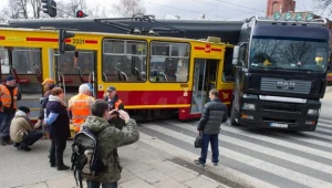 Na skrzyżowaniu ulic Kilińskiego i Tymienieckiego w Łodzi tir uderzył w tramwaj/fot. G. Michałowski