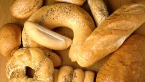 W paczkach znalazło się m.in. pieczywo