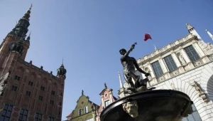 Posąg rzymskiego boga wód i mórz - Neptuna powrócił na Długi Targ w Gdańsku/fot.  Adam Warżawa