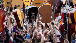 7273 gitarzystów zagrało 1 maja na wrocławskim Rynku "Hey Joe"/fot. Maciej Kulczyński