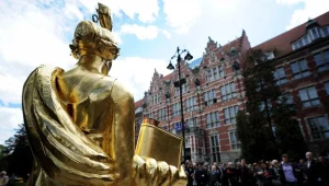 Figura Alegorii Nauki na wieży zegarowej Politechniki Gdańskiej/fot. Piotr Pędziszewski