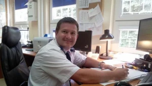 Młodszy aspirant Piotr Dębski, który rozmawiał z dziewczynką