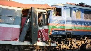 Na tył stojącego na peronie pociągu osobowego najechał drugi - towarowy/fot. Tomasz Wojtasik