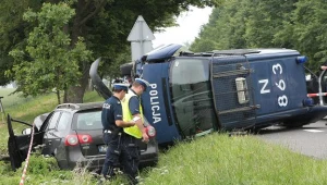 Pięciu policjantów zostało rannych w wypadku w okolicy miejscowości Sycewice/fot. Jan Dzban