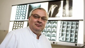Ordynator oddziału neurochirurgii wrocławskiego szpitala dr Jarosław Sakowski/fot. Maciej Kulczyński
