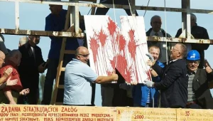 Będzie postępowanie ws. usunięcia napisu "im. Lenina" z bramy stoczni /fot. Adam Warżawa