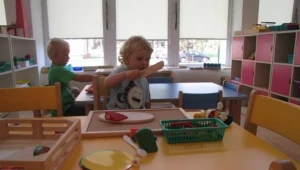 W Łodzi dzieci idą na uniwersytet, ale do przedszkola