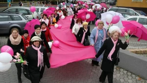 VI Marsz Nadziei "Rak to nie wyrok" przeszedł  ulicami Białegostoku /fot. Artur Reszko