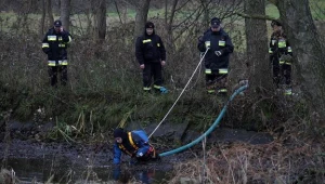 Poszukiwania w stawie przeciwpożarowym we wsi Hipolitowo/fot. Artur Reszko