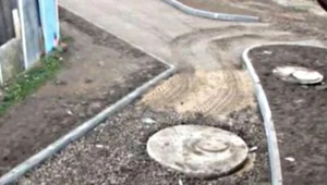 Zakręt na drodze o szerokości 1,5 metra