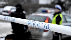 Policja w pobliżu bloku przy ul. Cegielnianej w Sanoku/fot. Darek Delmanowicz