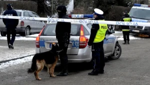 Policja w pobliżu bloku przy ul. Cegielnianej w Sanoku/fot. Darek Delmanowicz