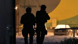 Policja w okolicach bloku przy ul. Cegielnianej w Sanoku /fot. Darek Delmanowicz