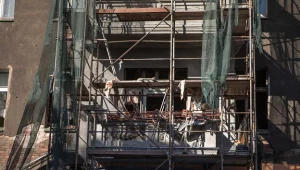 Dwie osoby zostały ranne w wyniku wybuchu gazu /fot. Maciej Kulczyński