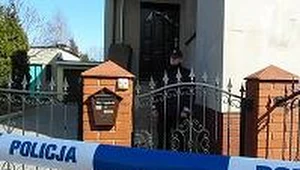 Policjant zabezpiecza miejsce zdarzenia