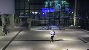 Screen z monitoringu. Sprawcę widać w prawym dolnym rogu
