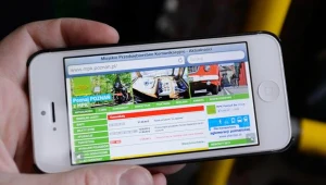 Smartfon jednego z uczestników konferencji/fot. Jakub Kaczmarczyk