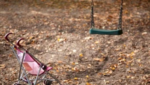 Kuriozalna sytuacja. Niemowlę tkwi w domu dziecka