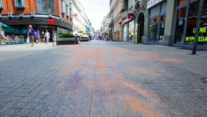 26-latek został ugodzony ostrym narzędziem na ulicy Półwiejskiej w Poznaniu /fot. Maciej Zakrzewski